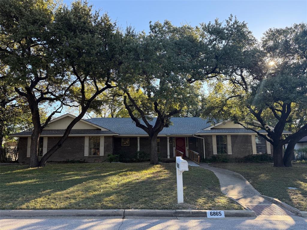 6865 Greenwich Lane, Dallas