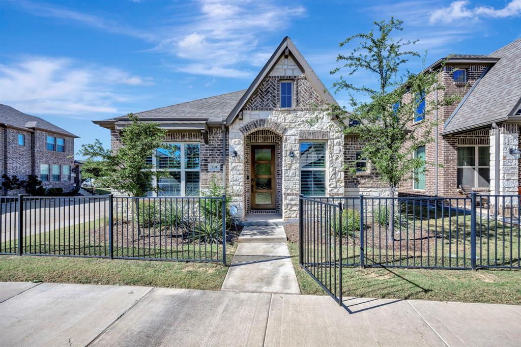 319 Park Drive, Euless