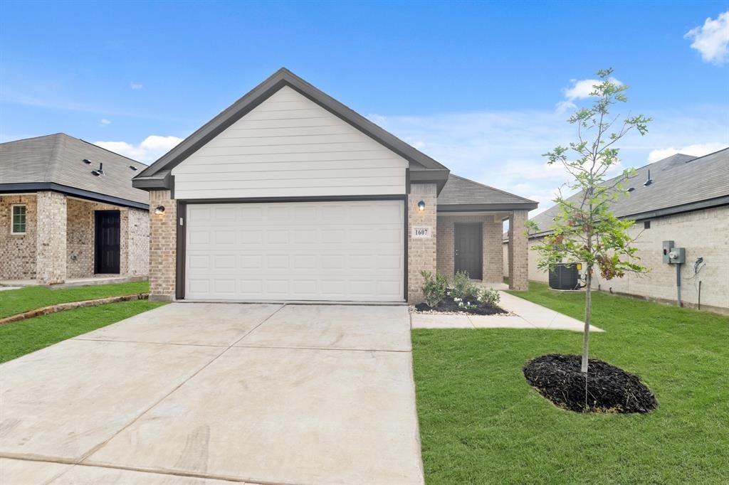 1607 Romans Road, Ennis