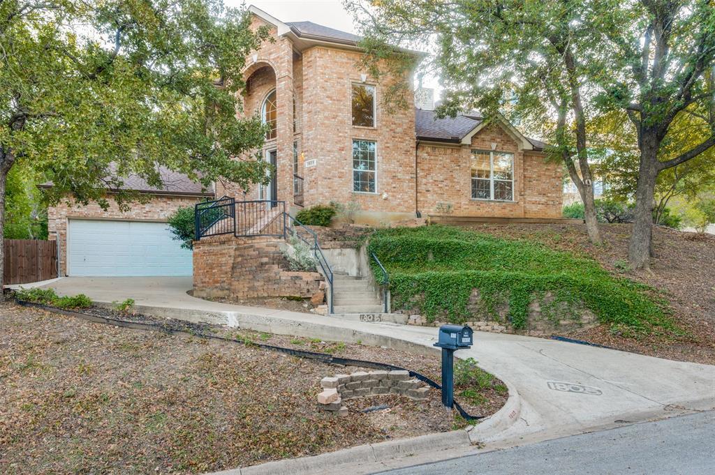 1805 Old Oak Drive, Arlington