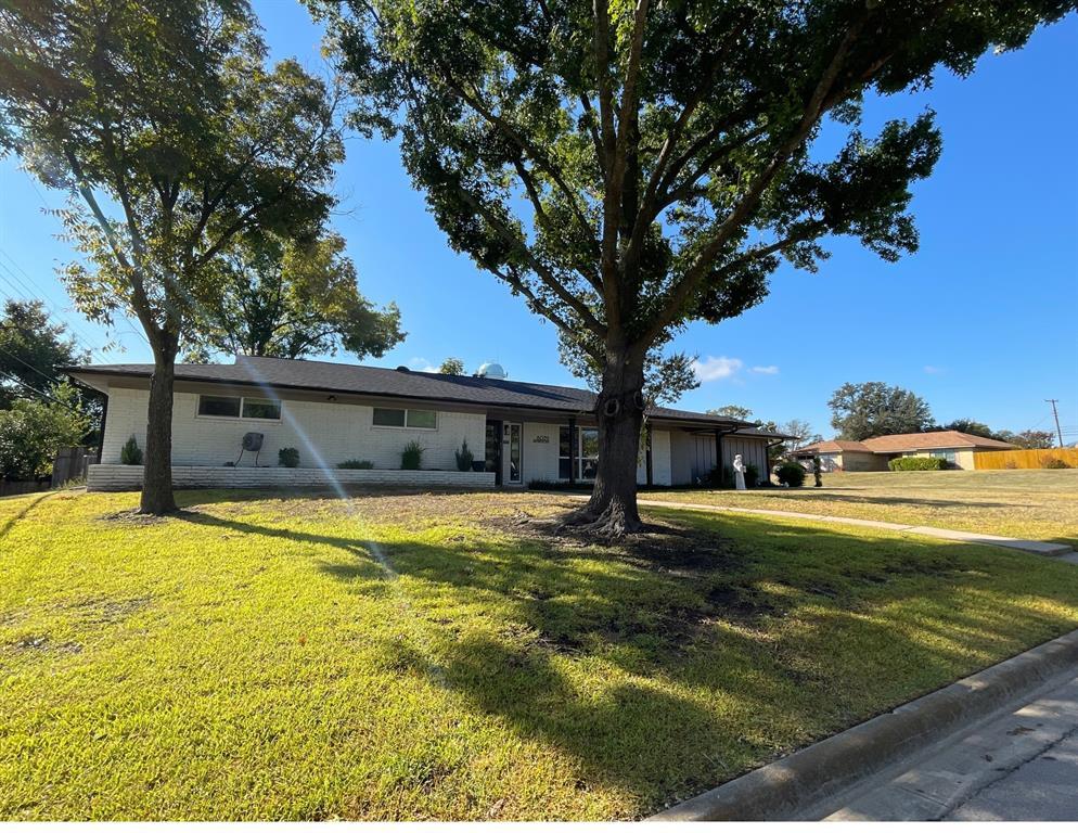 8029 Northbrook Drive, Benbrook