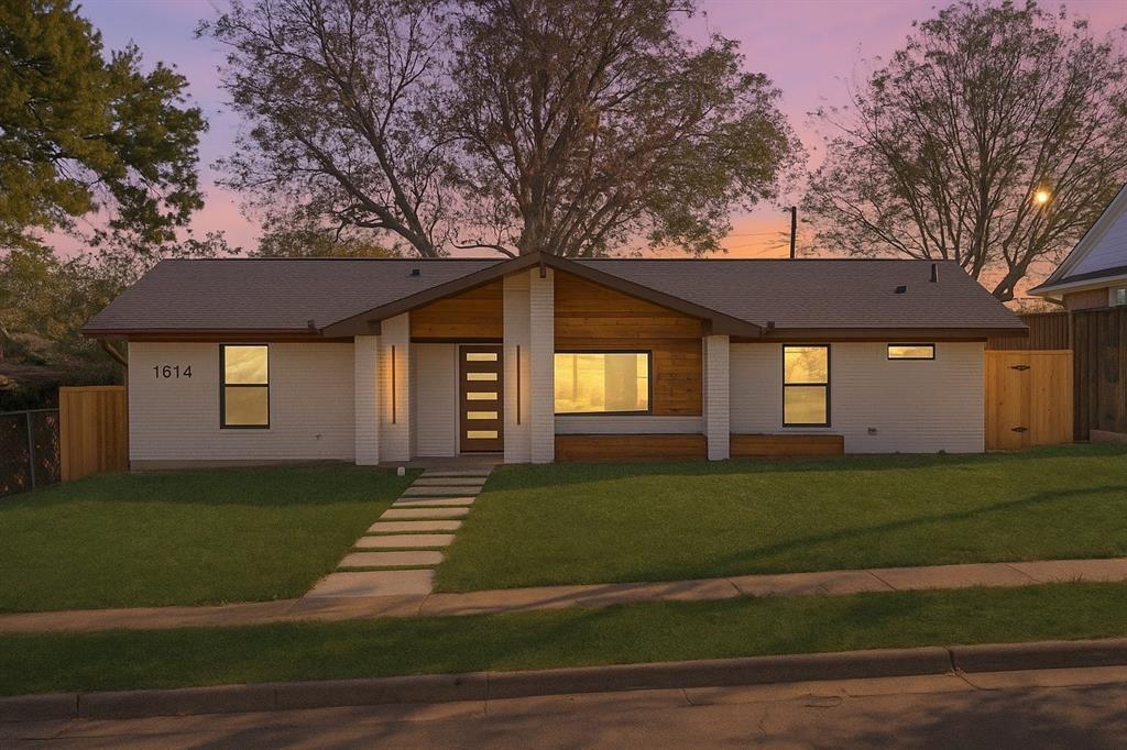 1614 E Red Bird Lane, Dallas