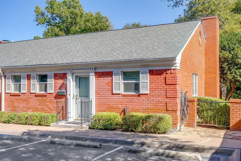 1393 Roaring Springs Road, Fort Worth