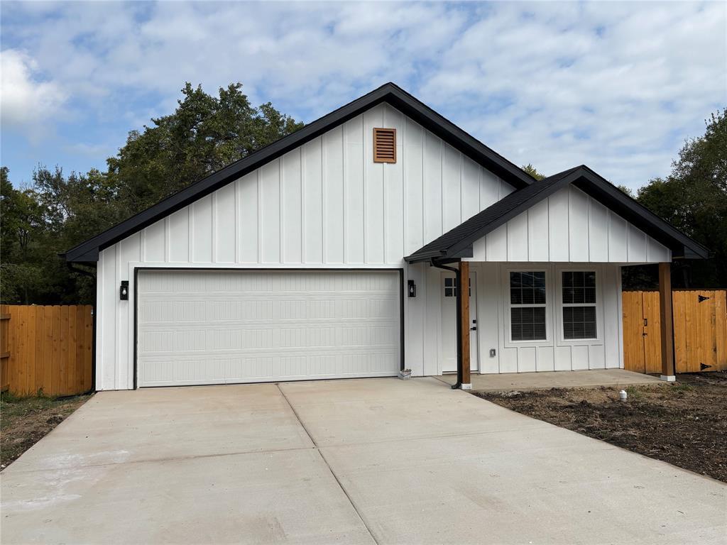 719 E Commerce Avenue, Cooper