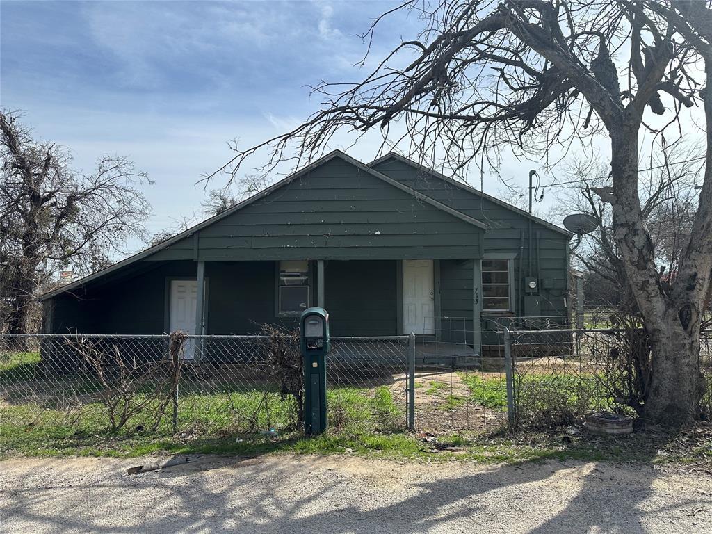 713 Wright Court, Granbury