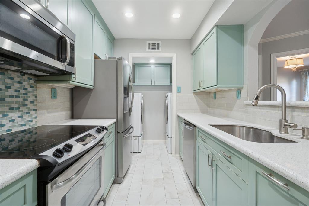 16301 Ledgemont Lane 263, Addison