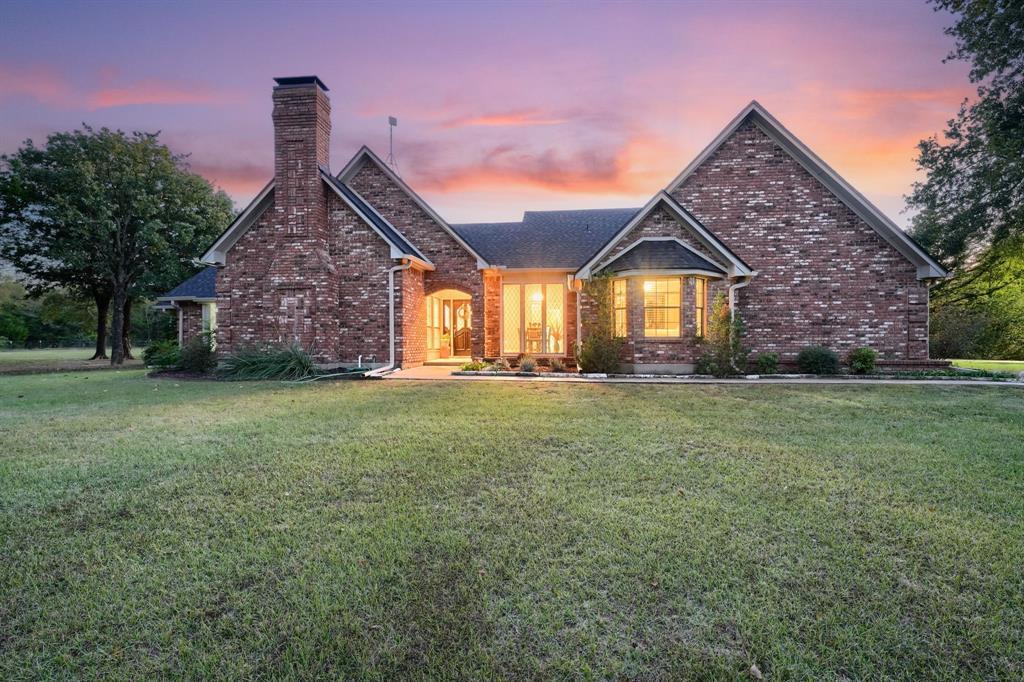 2592 Meadow Way, Terrell