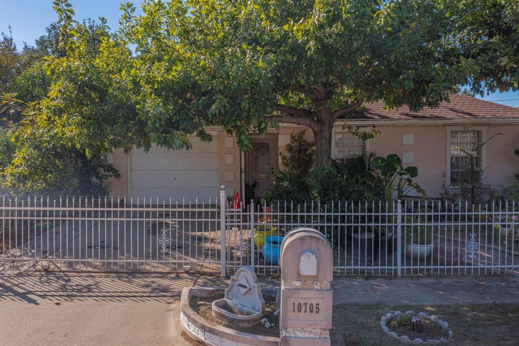 10705 Kendall Square Drive, Dallas