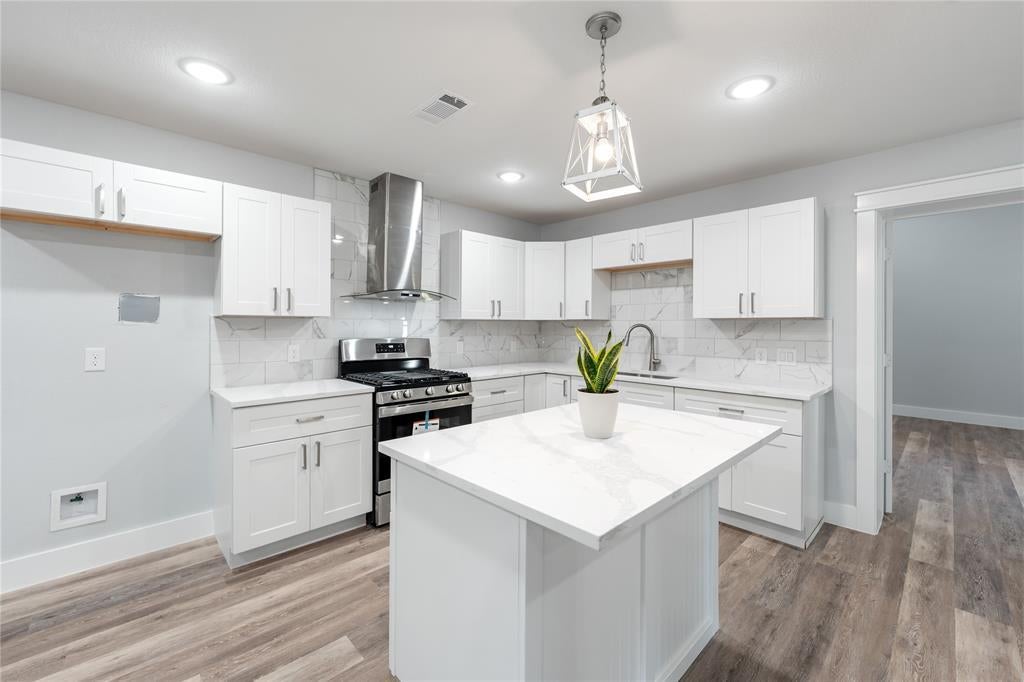 7469 Meadowcrest Drive, Fort Worth