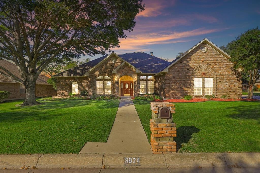3924 Snow Creek Drive, Fort Worth