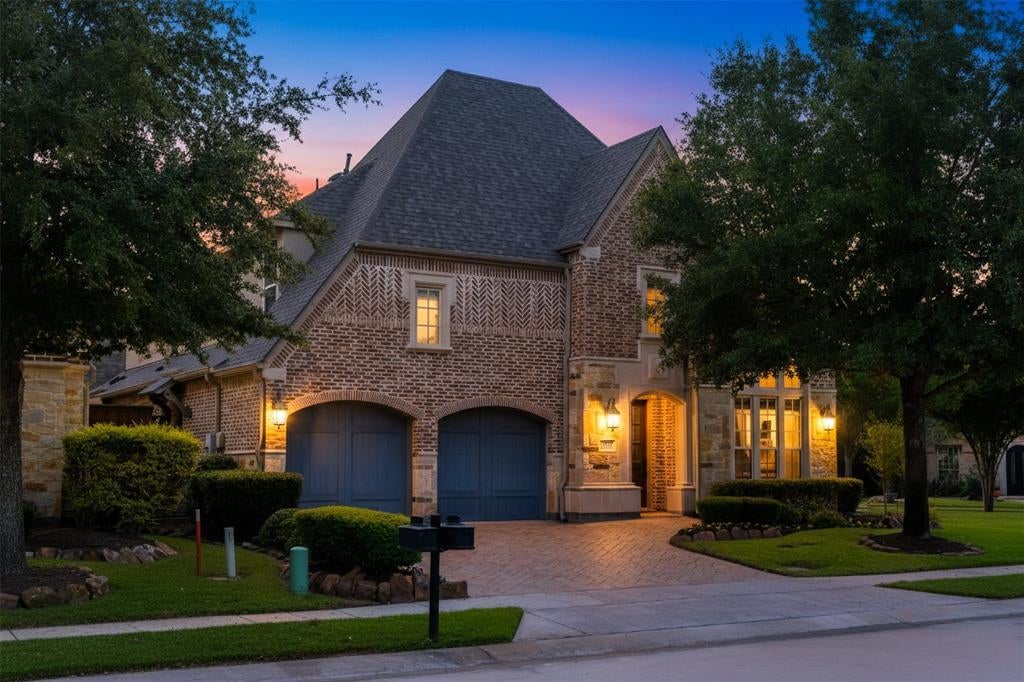 640 Clearwater Drive, Irving