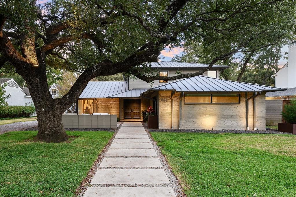 5526 W University Boulevard, Dallas