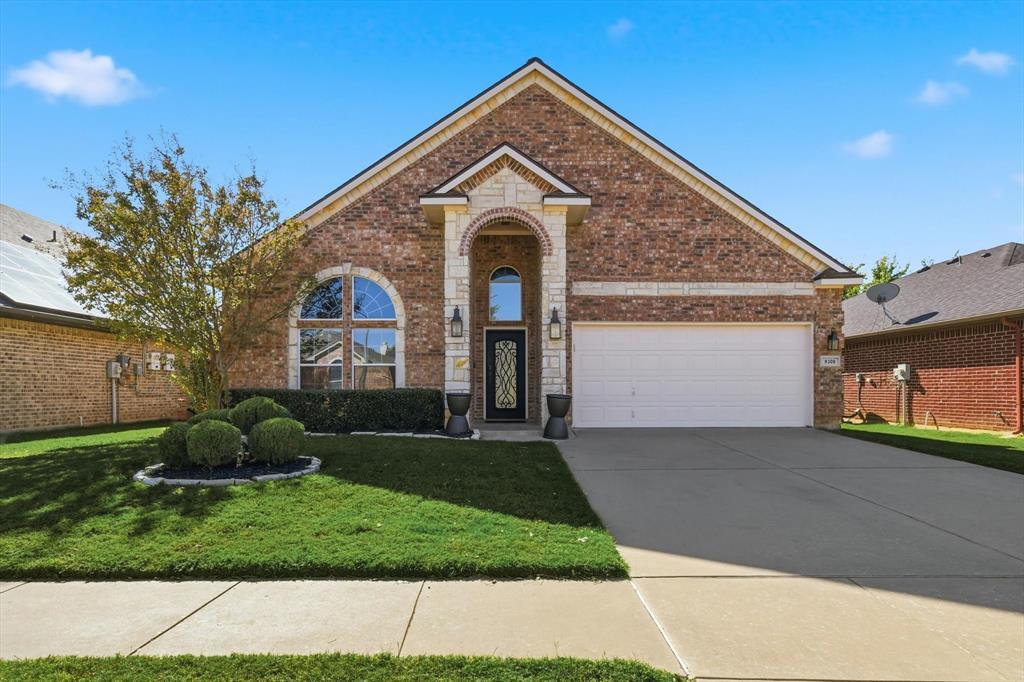 8308 Fall Crest Drive, Fort Worth