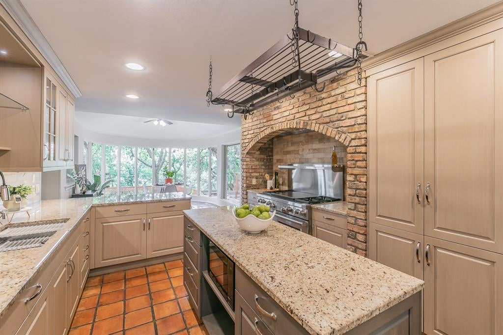 1306 Riverview Drive, Arlington