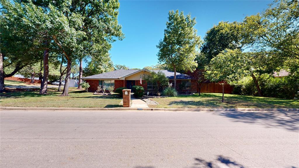 1407 Woodridge Circle, Euless