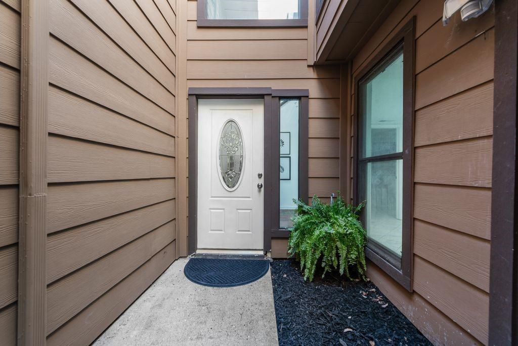 3211 Whispering Oak, Farmers Branch