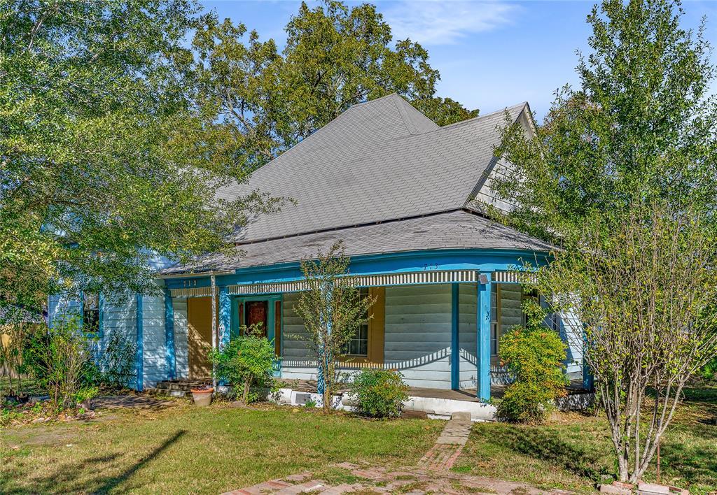 713 E College Street, Terrell