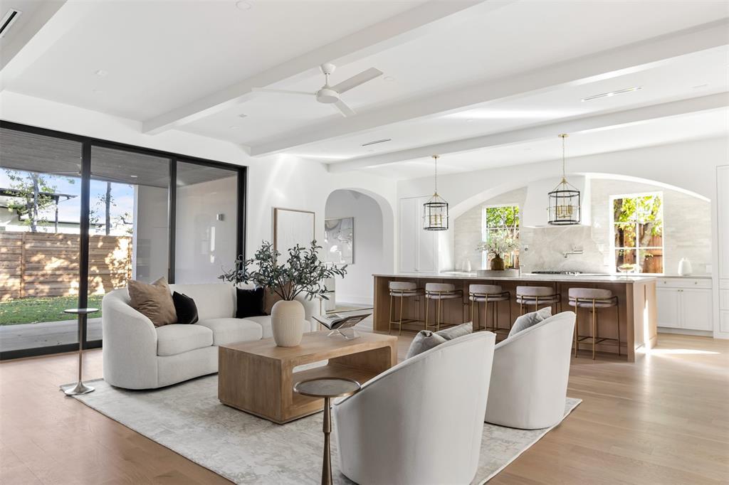 9826 Mixon Drive, Dallas