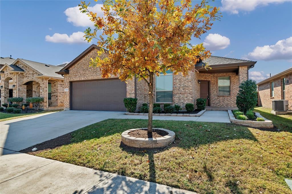 1136 Genola Drive, Fort Worth