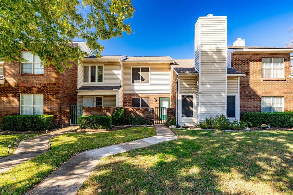 812 Creekside Drive, Lewisville