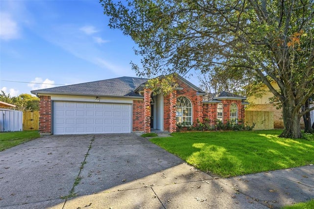 609 Thorton Court, Cedar Hill