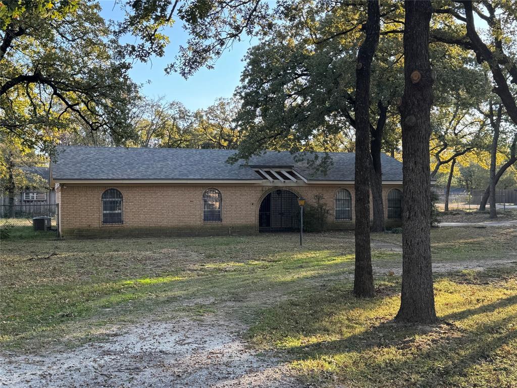 5710 Woodcrest Drive, Fort Worth