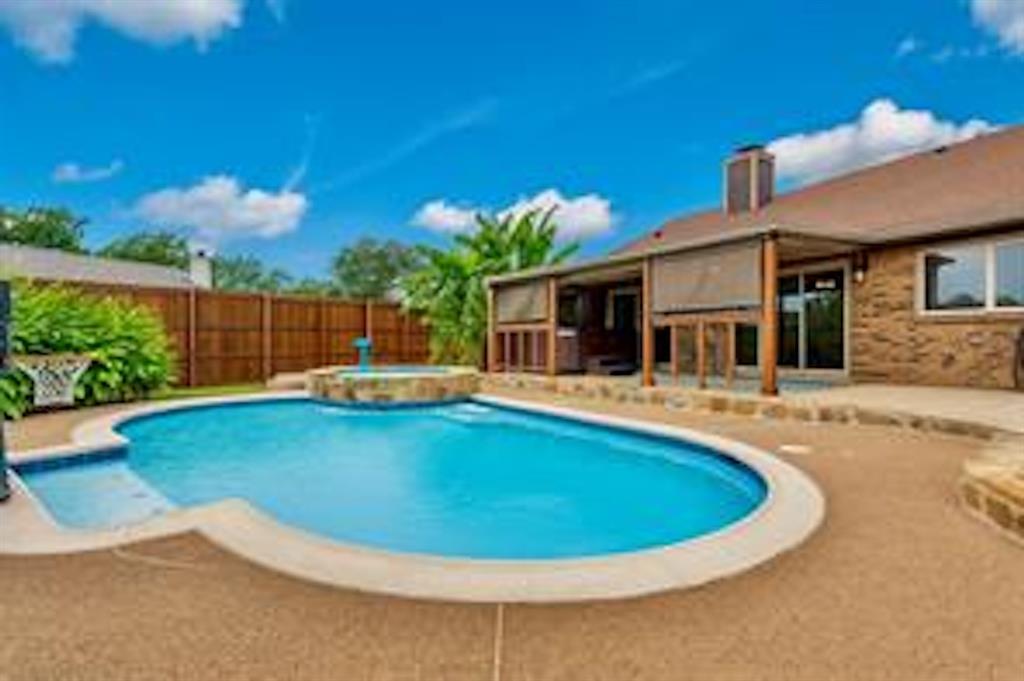 3700 Huckleberry Drive, Fort Worth