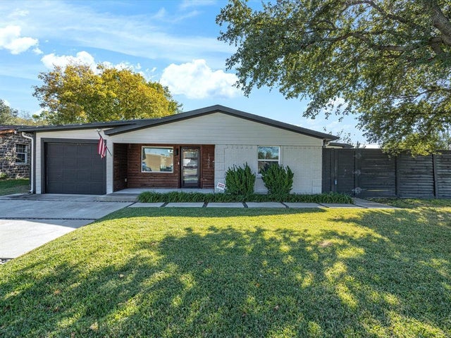 13906 Dennis Lane, Farmers Branch