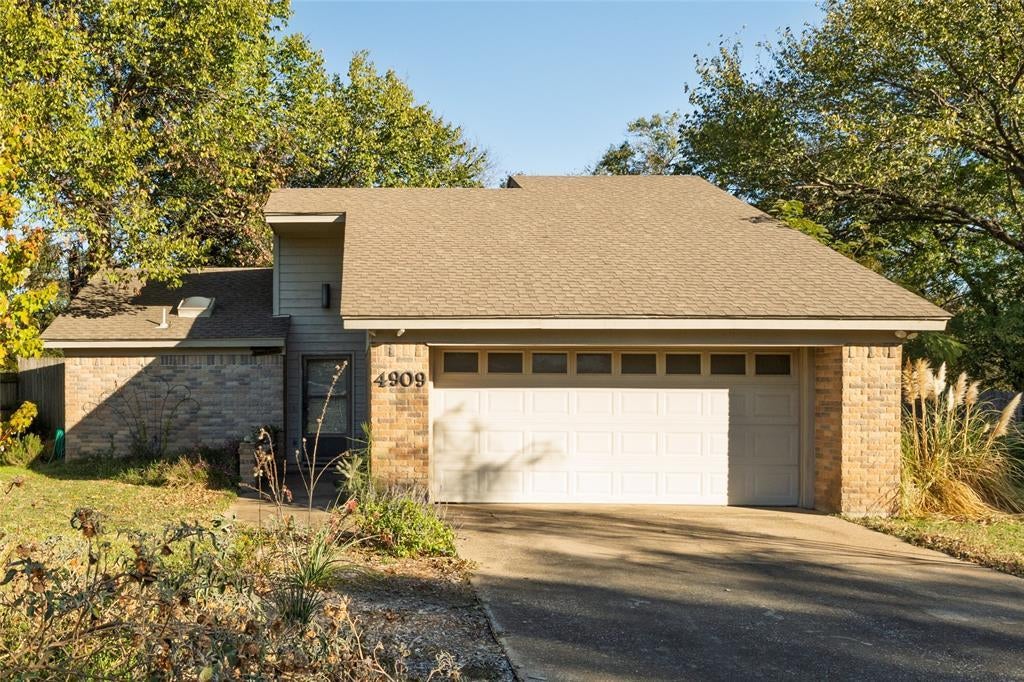 4909 Queen Court, Fort Worth