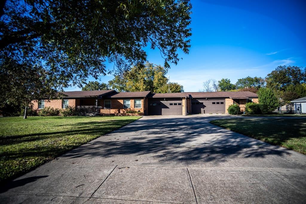 8312 Llano Avenue, Benbrook