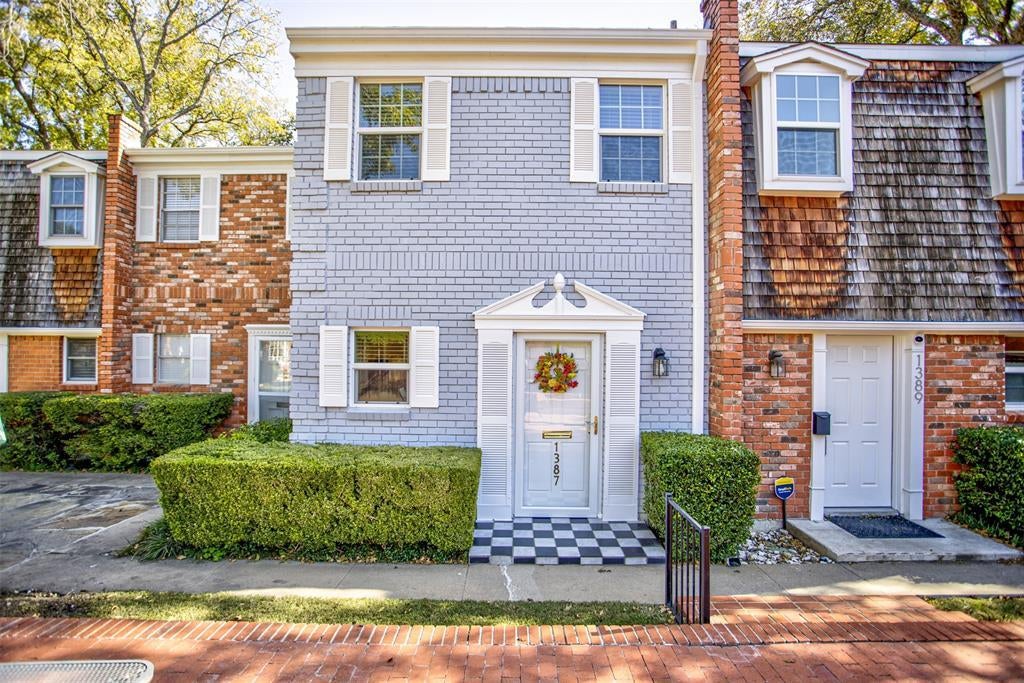 1387 Roaring Springs Road, Fort Worth