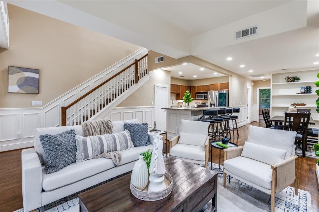 5055 Addison Circle 422, Addison