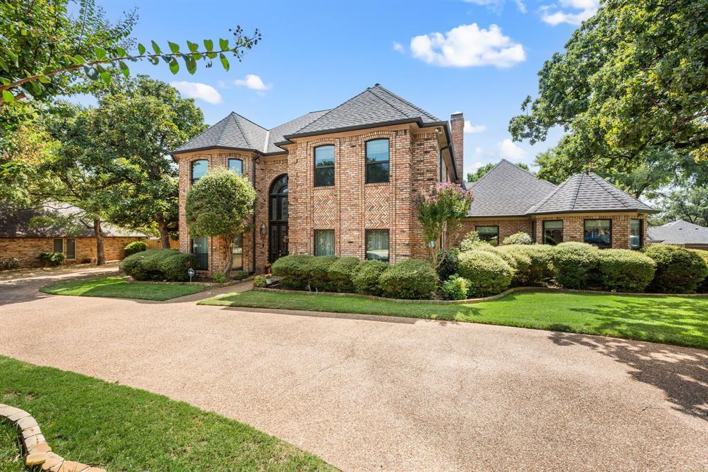 1303 Crest Drive, Colleyville