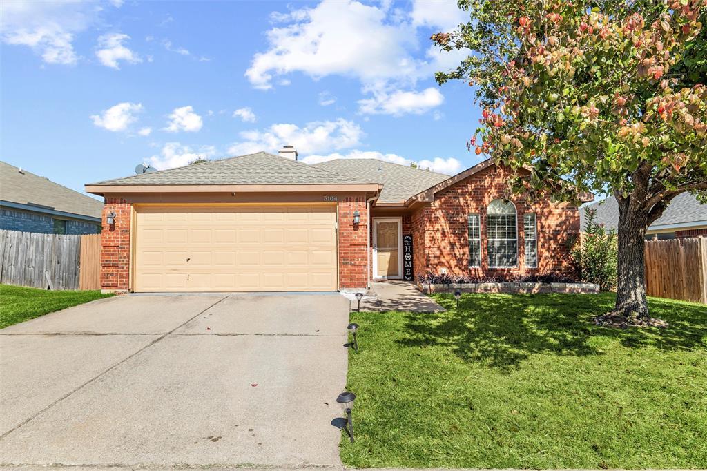 5104 Valley Village Drive, Fort Worth