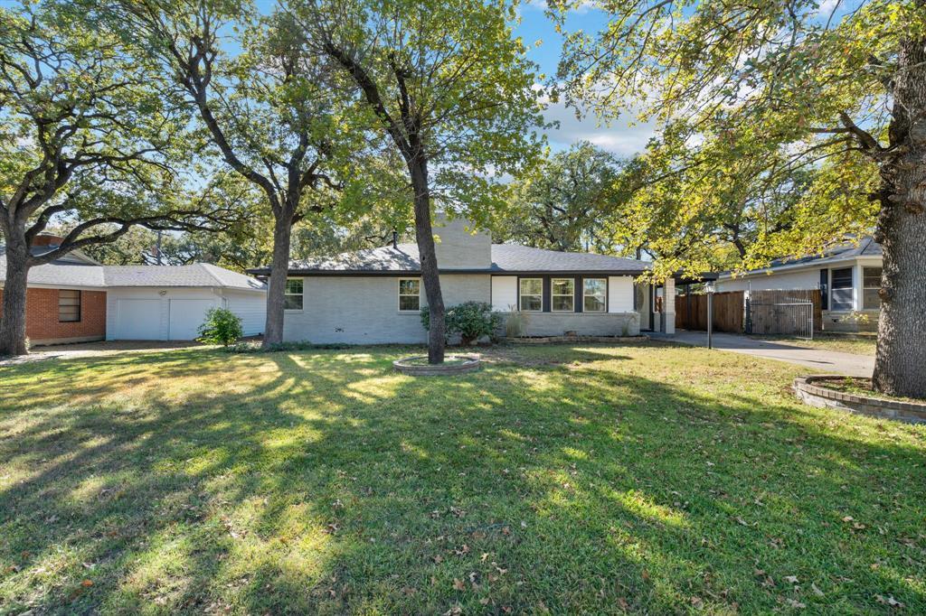 2160 Green Hill Circle, Fort Worth