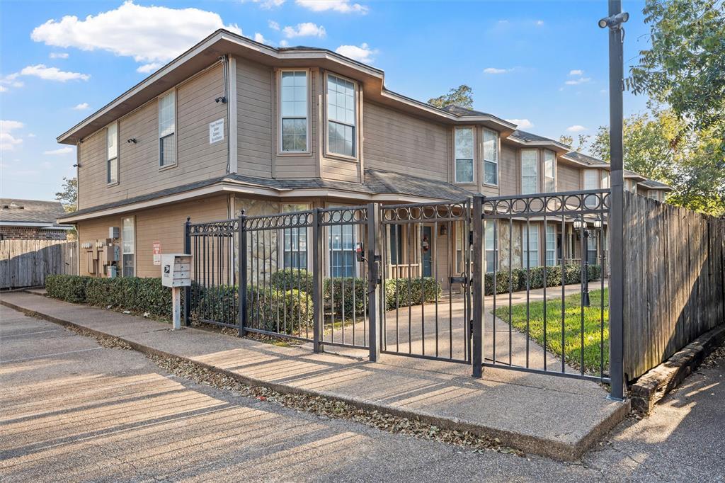 2009 S 10th Street 6, Waco