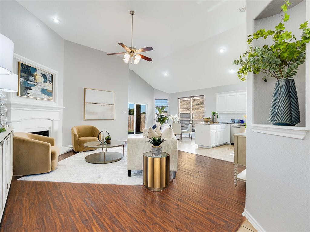 10933 Braemoor Drive, Fort Worth