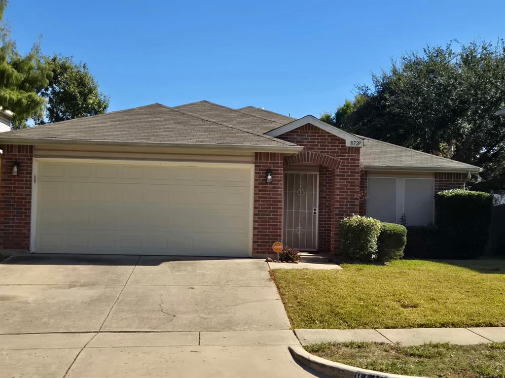 8729 Cove Meadow Lane, Fort Worth