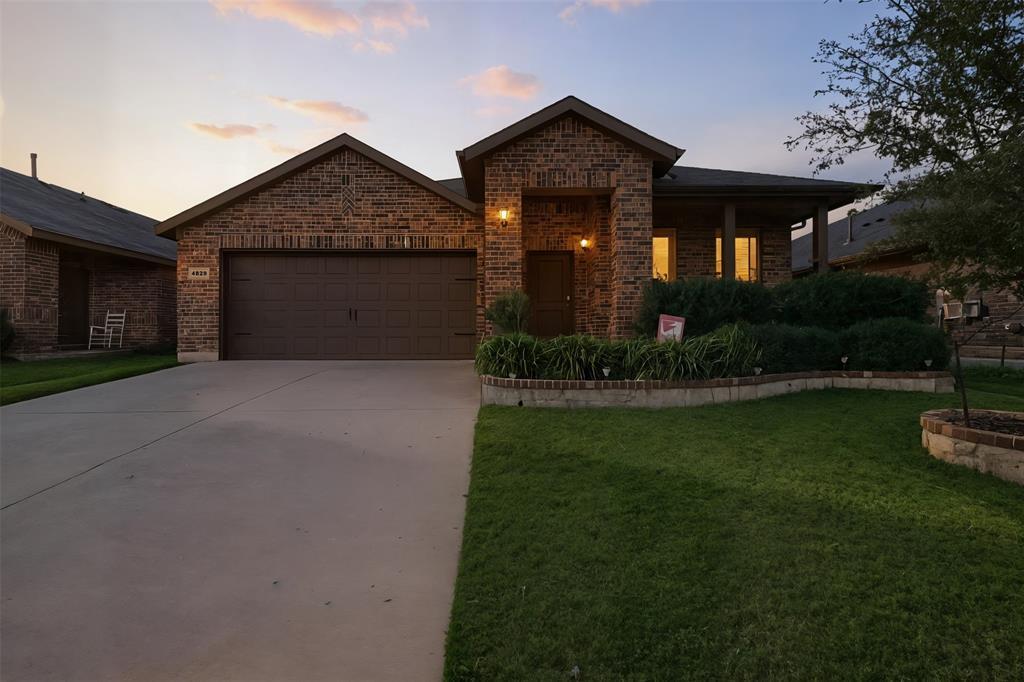 4829 Feltleaf Avenue, Fort Worth