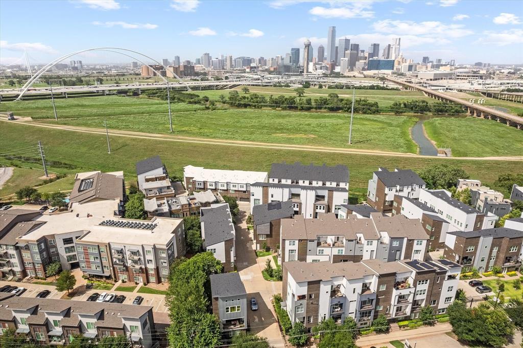 381 E Greenbriar 1402, Dallas