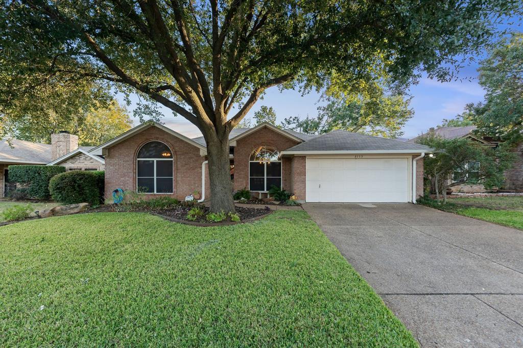 3753 Clear Brook Circle, Fort Worth