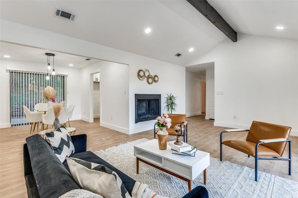 5204 Blue Valley Court, Fort Worth