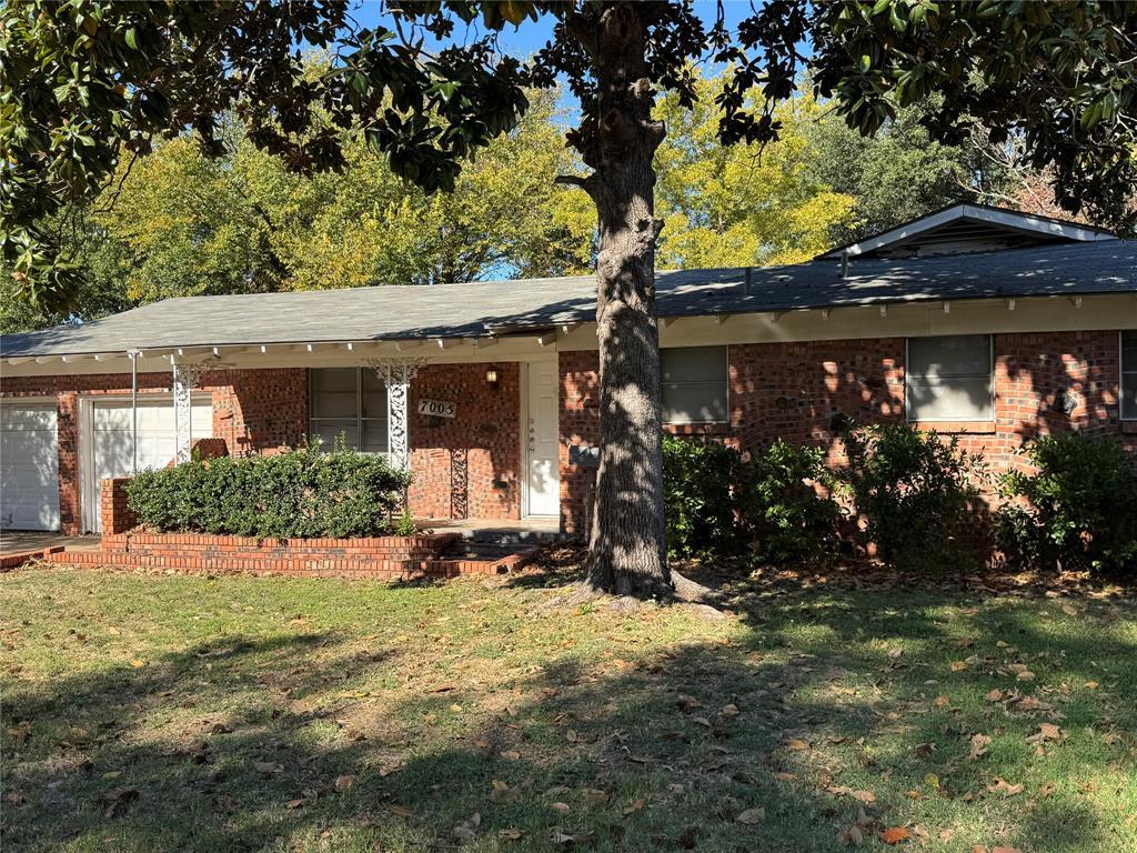 7005 Robinhood Lane, Fort Worth