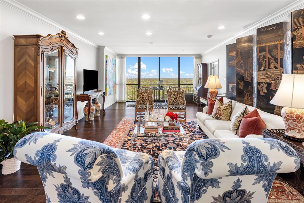 6335 W Northwest Highway 2015, Dallas