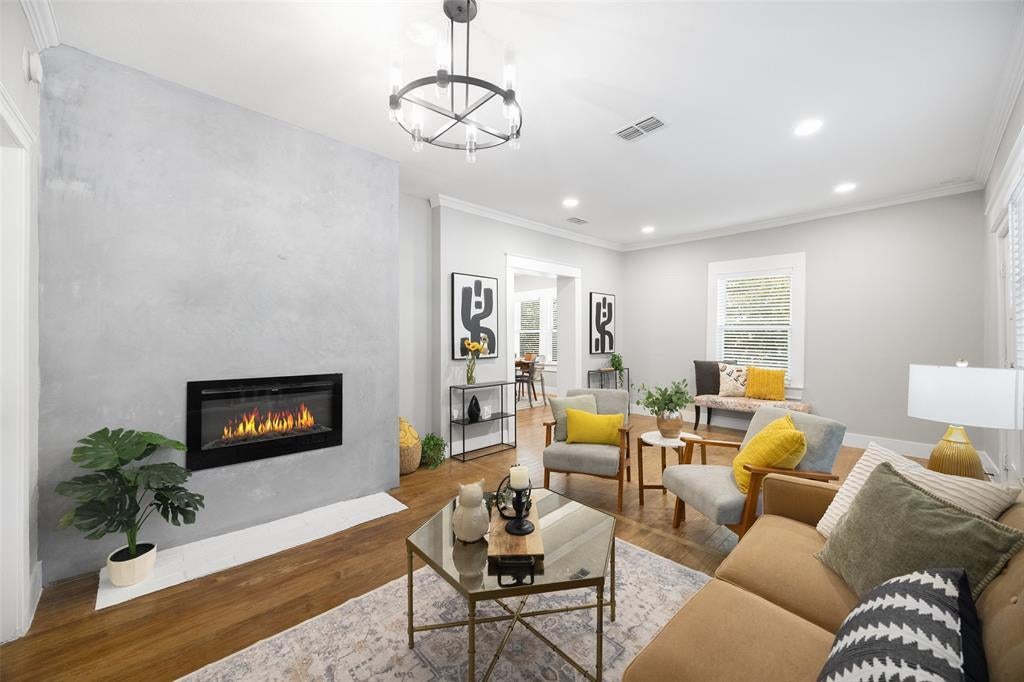 813 Elsbeth Street, Dallas