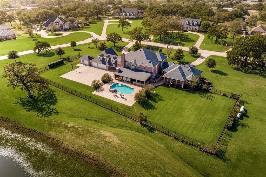 6035 Oak Hollow Drive, Burleson