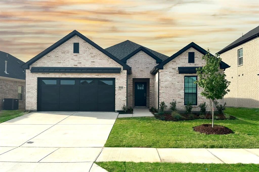 544 Oak Creek Drive, Lavon