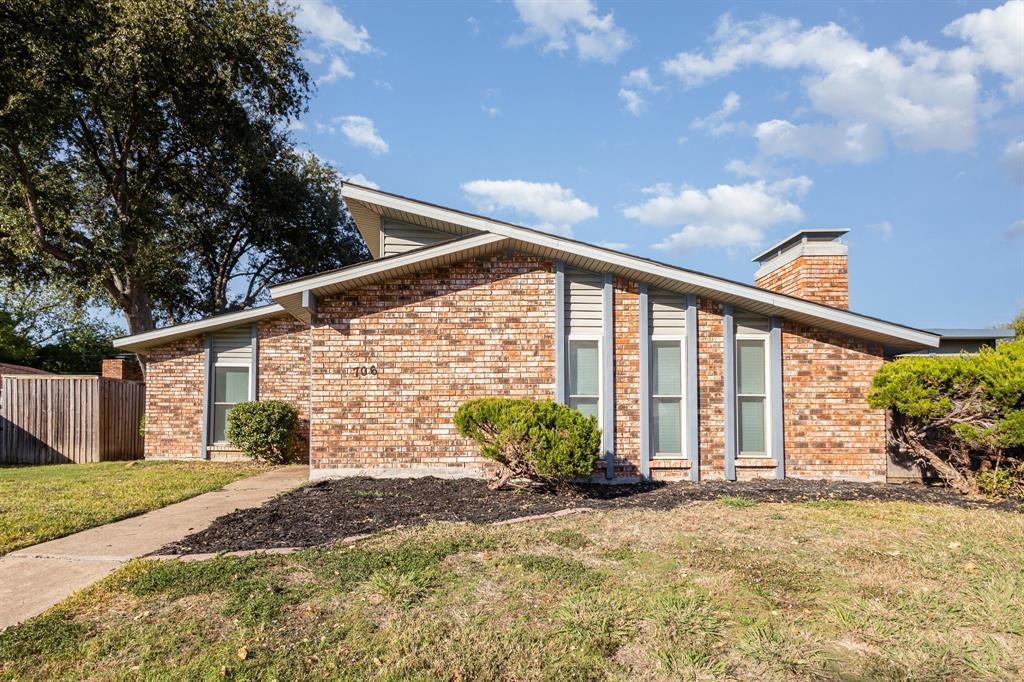 706 Greenhill Lane, Grand Prairie
