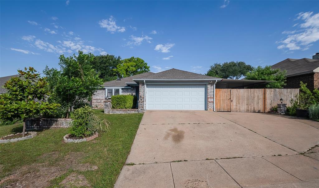 416 Birchwood Lane, Fort Worth