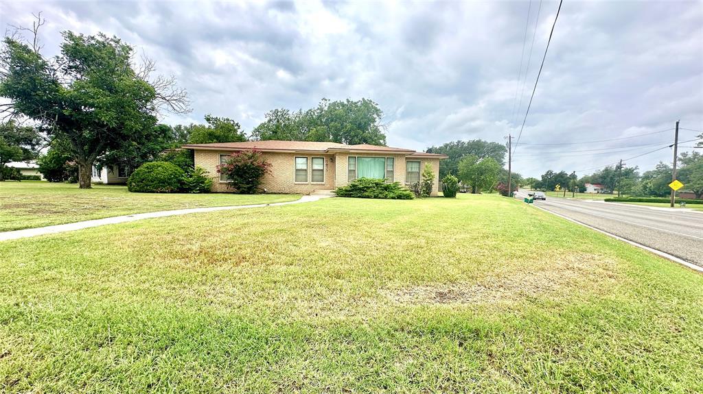 1611 Live Oak Street, Goldthwaite